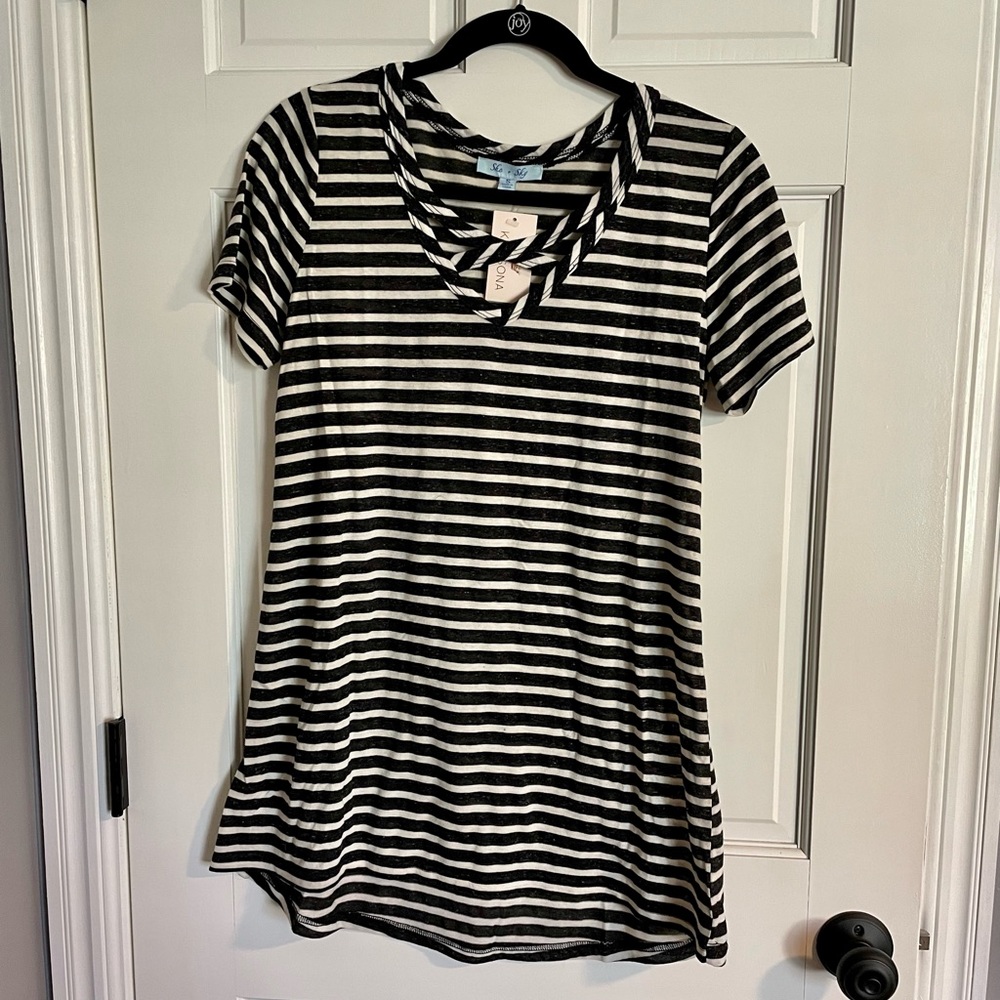 Long Cross-Front Striped Top